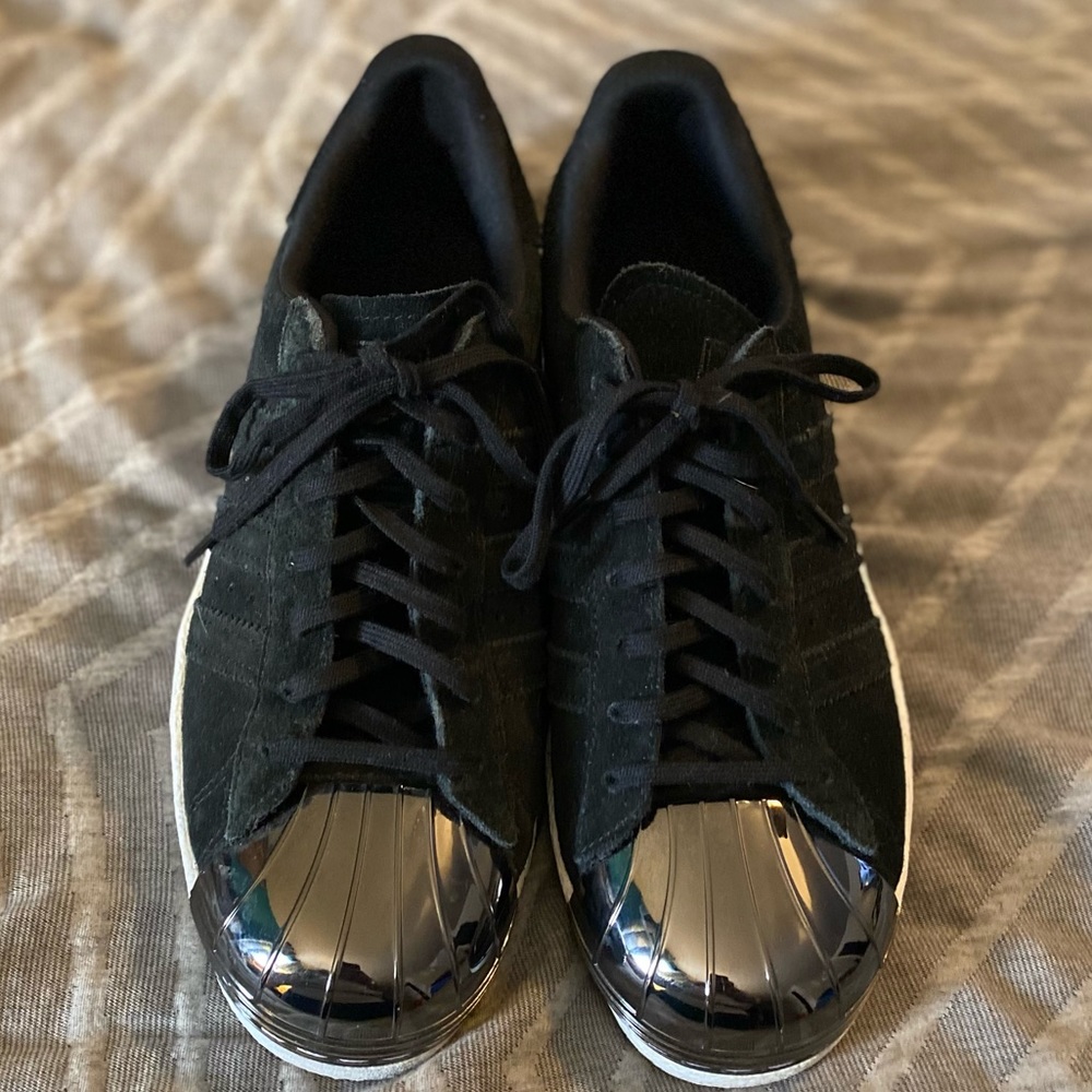 Women’s Adidas Shell Toe sneakers - size 8W